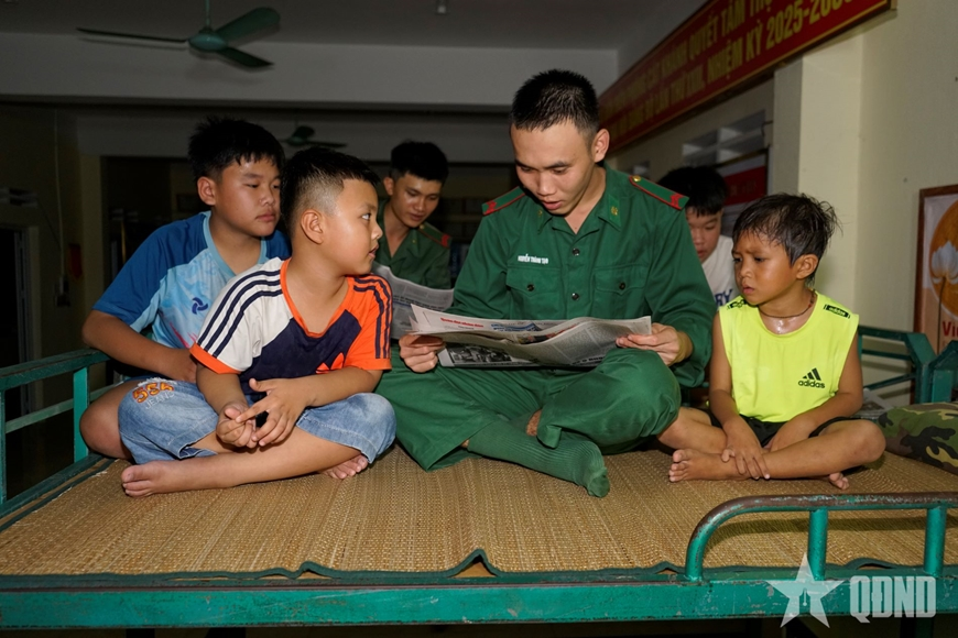 Shelter of troops-people bond after Typhoon Kalmaegi